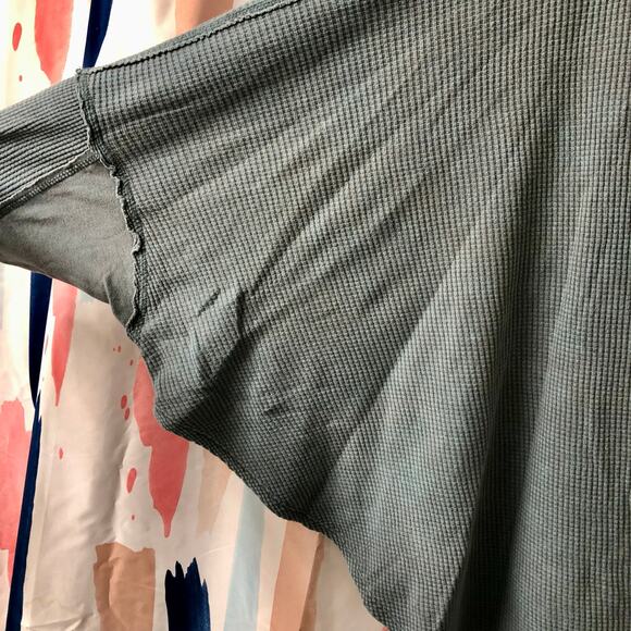 NWOT We the Free / Free People Microphone Drop Thermal Top Silver Pine Size XS - Picture 7 of 12